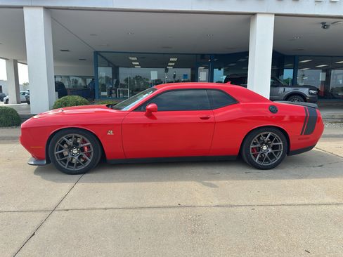 Used 2016 Dodge Challenger R/T Scat Pack RWD image 26