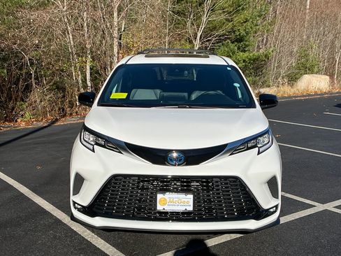 Used 2024 Toyota Sienna XSE image 8
