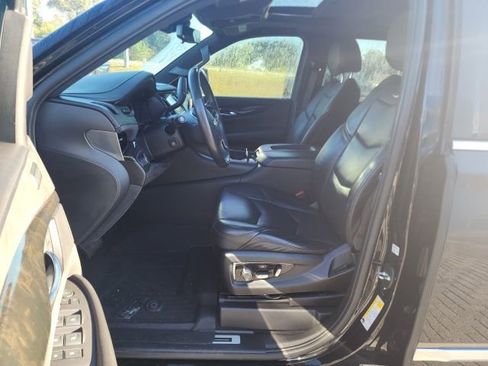 Used 2020 Cadillac Escalade Platinum image 28