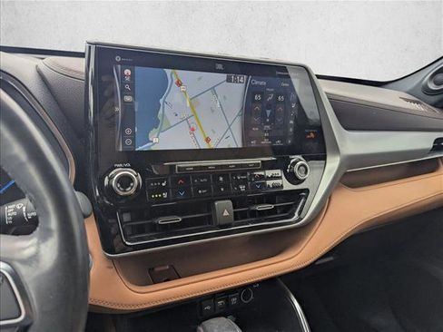 Used 2021 Toyota Highlander Platinum image 10
