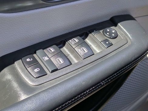 Used 2022 Chrysler Pacifica Touring-L FWD image 25