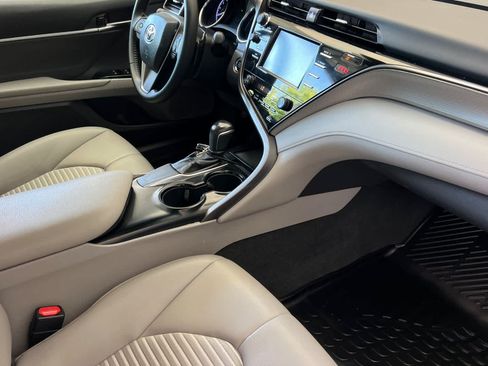 Certified 2019 Toyota Camry SE w/ Convenience Package FWD image 15
