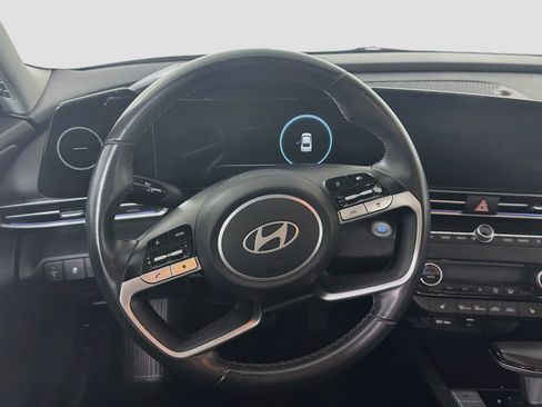 Used 2025 Hyundai Elantra SEL FWD image 17