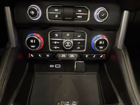 Used 2021 GMC Yukon SLT w/ SLT Luxury Plus Package image 21