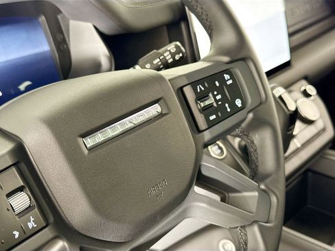 Used 2025 Land Rover Defender 110 X-Dynamic SE image 19