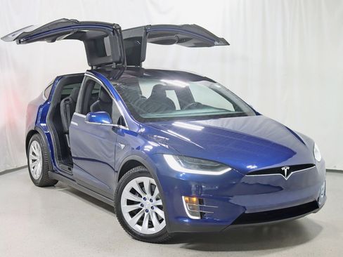 Used 2018 Tesla Model X 75D image 8