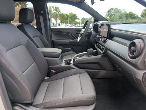 Used 2025 Chevrolet Colorado W/T w/ Advanced Trailering Package AWD/4WD image 32