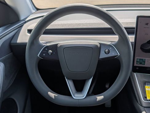 Used 2026 Tesla Model Y Long Range AWD/4WD image 29
