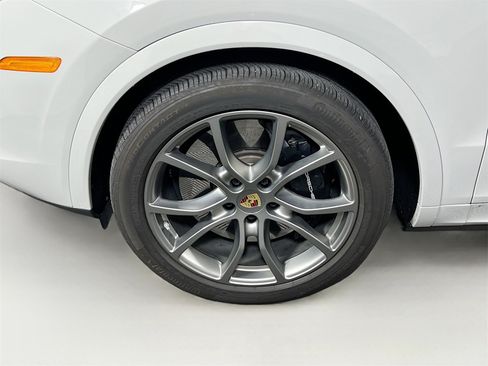 Used 2022 Porsche Cayenne Turbo image 33