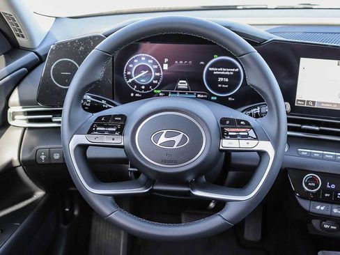 New 2026 Hyundai Elantra Limited FWD image 18