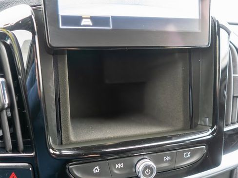 Used 2023 Chevrolet Traverse LT image 29