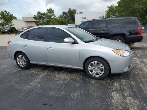 Used 2010 Hyundai Elantra GLS FWD image 4