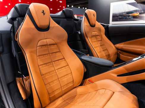 Used 2026 Ferrari Roma Spider RWD image 44