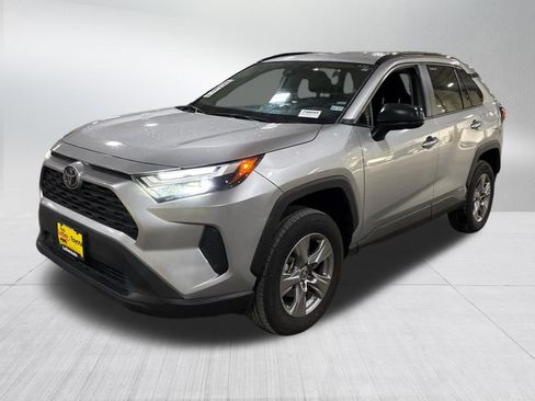 Used 2025 Toyota RAV4 LE AWD/4WD image 3