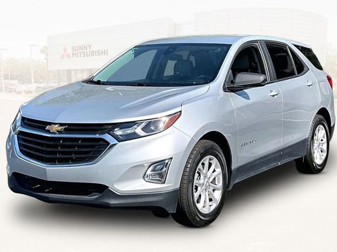 Used 2021 Chevrolet Equinox LS w/ LS Convenience Package FWD image 1