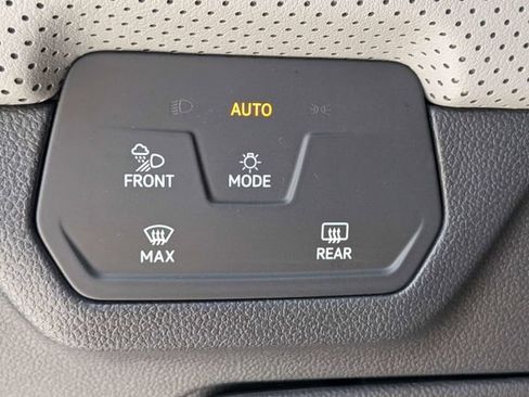 Certified 2025 Volkswagen Atlas Peak Edition SE AWD/4WD image 27