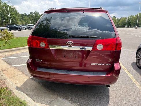 Used 2008 Toyota Sienna XLE Limited FWD image 11