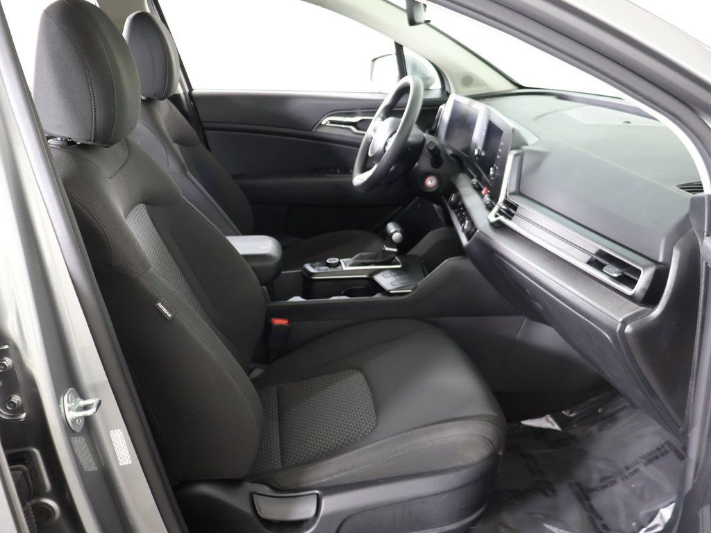 Used 2024 Kia Sportage LX FWD image 29