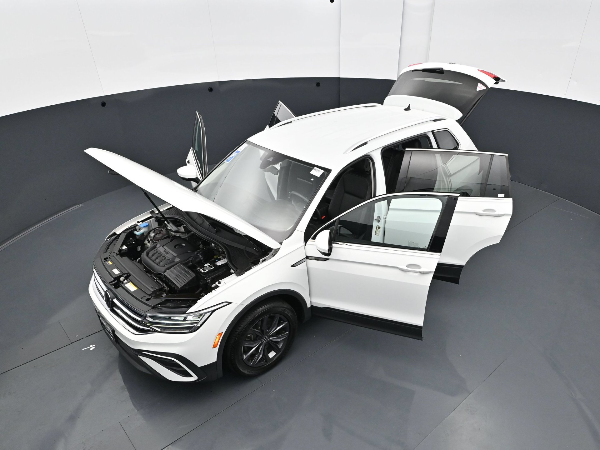 Used 2022 Volkswagen Tiguan SE FWD image 42
