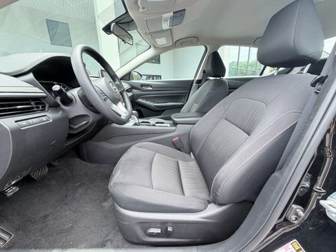 Used 2025 Nissan Altima 2.5 SV FWD image 21
