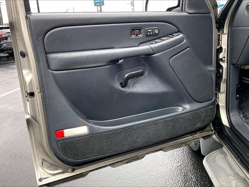 Used 2002 Chevrolet Avalanche 4x4 w/ Convenience Pkg image 17