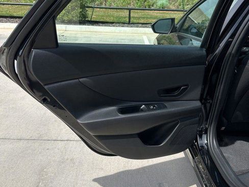 New 2025 Hyundai Elantra SEL image 27