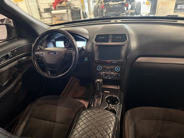 Used 2018 Ford Explorer XLT w/ XLT Appearance Package AWD/4WD image 20