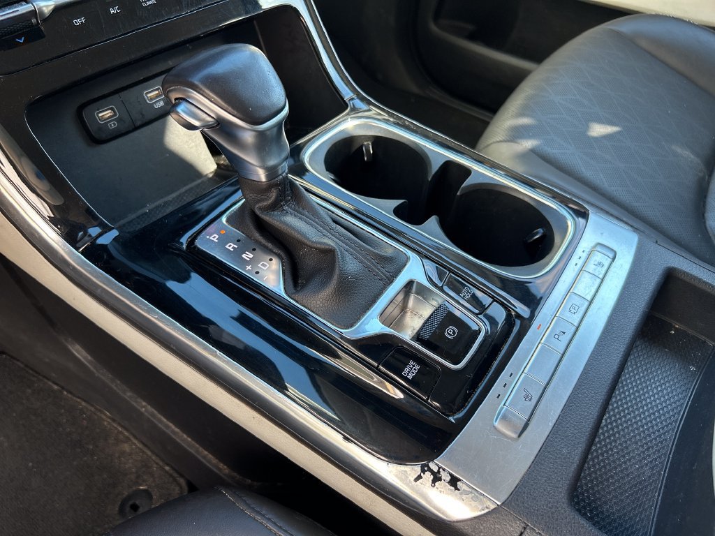 Used 2024 Kia Carnival EX FWD image 21