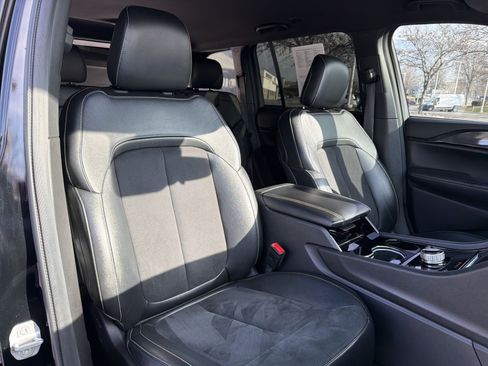 Used 2023 Jeep Grand Cherokee Altitude image 33