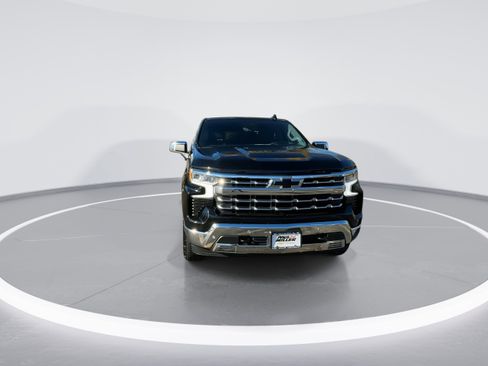 Used 2022 Chevrolet Silverado 1500 LTZ w/ LTZ Premium Package image 3