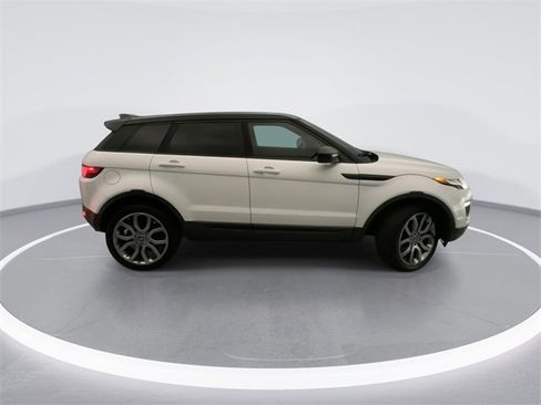 Used 2019 Land Rover Range Rover Evoque SE image 5