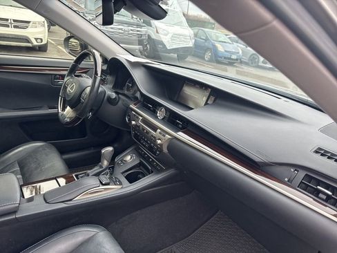 Used 2016 Lexus ES 300h w/ Luxury Package w/Wood Trim image 37