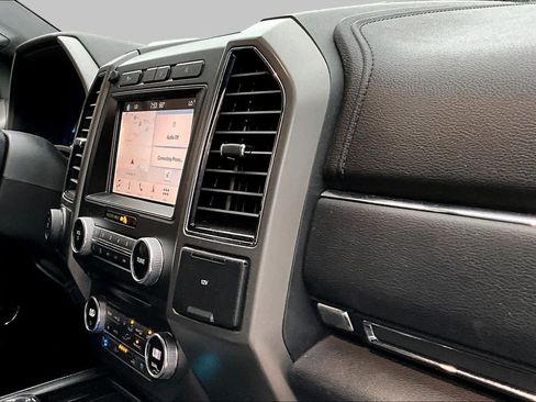 Used 2018 Ford Expedition XLT w/ Equipment Group 202A RWD image 16