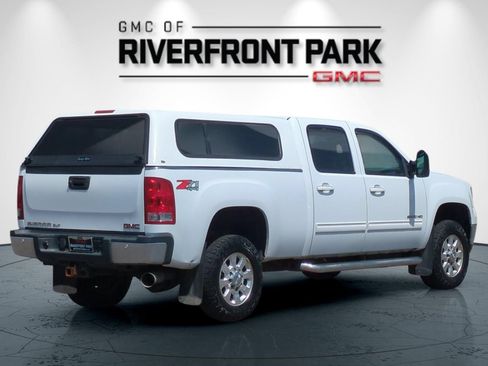 Used 2011 GMC Sierra 2500 SLT w/ SLT Convenience Package AWD/4WD image 3