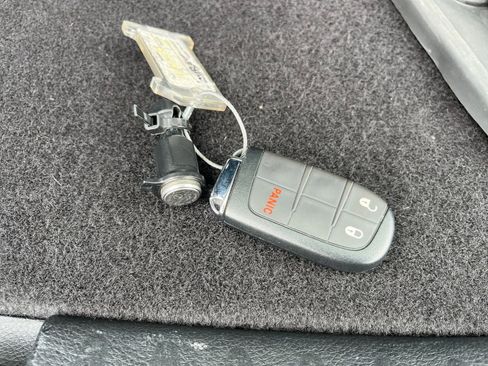 Used 2025 Jeep Compass Trailhawk AWD/4WD image 21