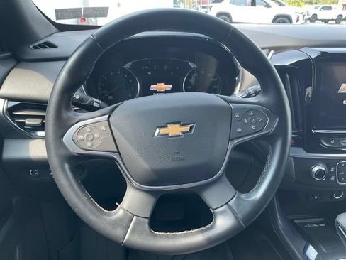 Used 2023 Chevrolet Traverse LT AWD/4WD image 3