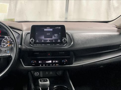 Used 2023 Nissan Rogue SV image 18