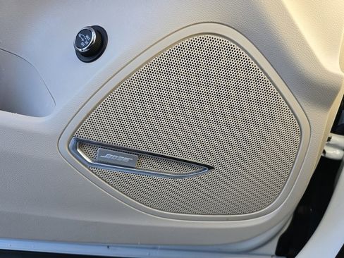 Used 2022 Buick Envision Avenir w/ Technology Package II image 21