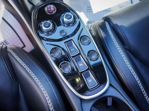 Used 2021 McLaren GT image 14