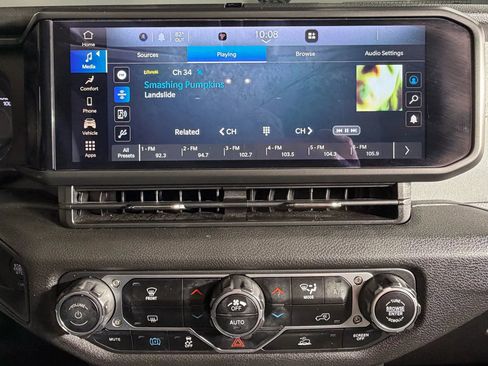 Used 2024 Jeep Wrangler Unlimited image 18