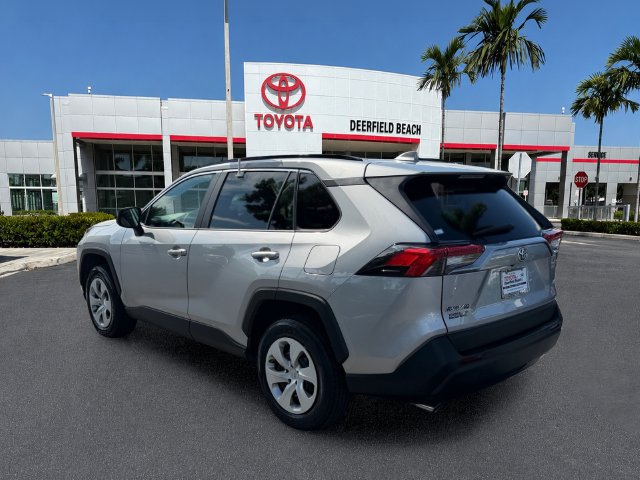Used 2021 Toyota RAV4 LE FWD image 5