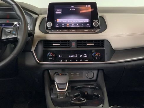 Used 2025 Nissan Rogue SV AWD/4WD image 23