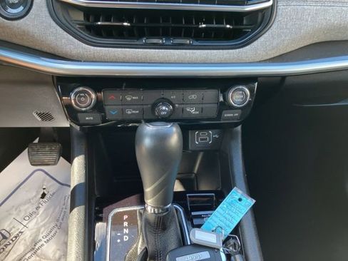 Used 2024 Jeep Compass Latitude AWD/4WD image 42