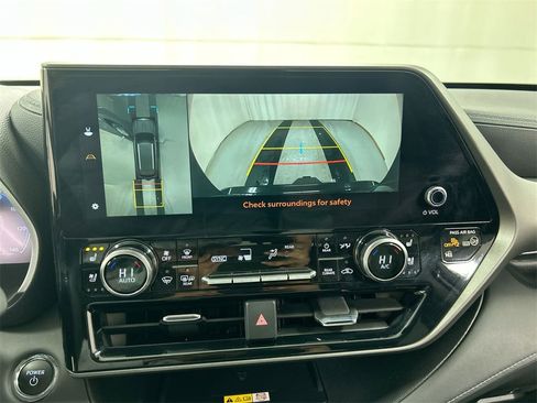 Used 2023 Toyota Highlander Limited image 15