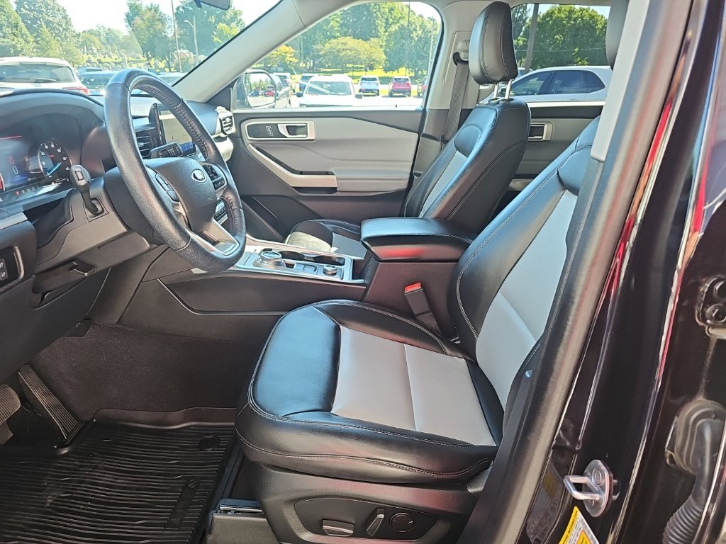 Used 2022 Ford Explorer XLT w/ Equipment Group 202A AWD/4WD image 9