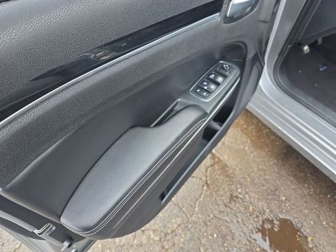 Used 2018 Chrysler 300 S w/ 300S Premium Group image 12