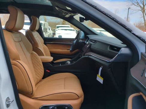 New 2025 Jeep Grand Cherokee Summit w/ Obsidian Package image 23