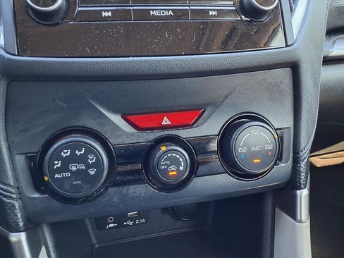 Used 2020 Subaru Forester Premium image 8