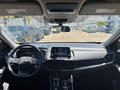 Used 2025 Nissan Rogue SV FWD image 35