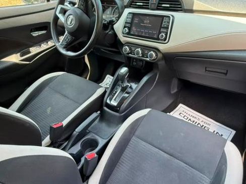 Used 2021 Nissan Versa SV FWD image 4